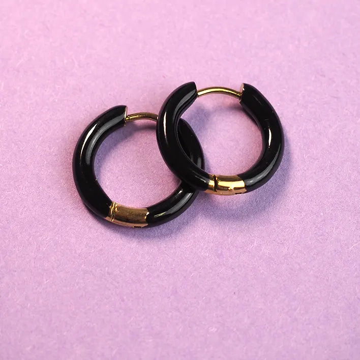 Aros dorados esmaltados, Negros