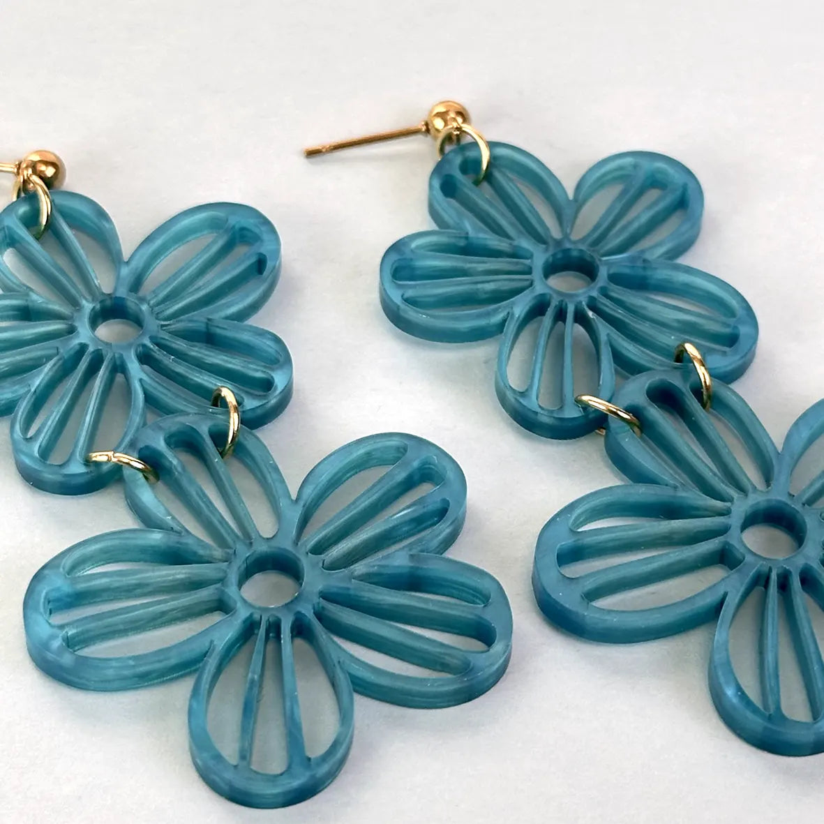 Flor celosía azul