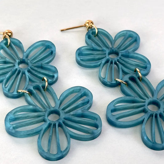 Flor celosía azul