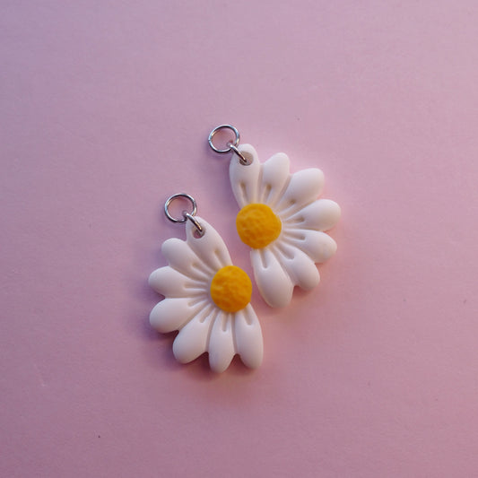 Split daisy charm